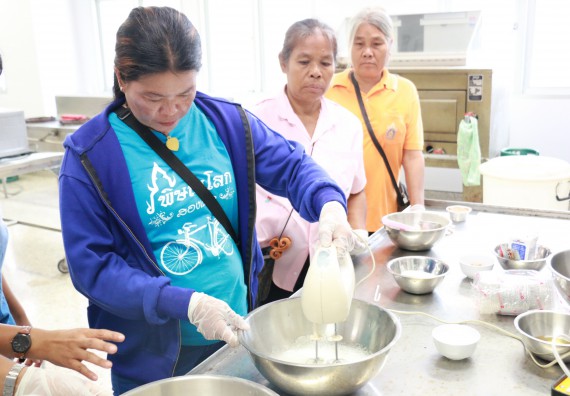 ภาพกิจกรรม คณะวิทยาศาสตร์และเทคโนโลยี จัดอบรมเชิงปฏิบัติการ เรื่อง การส่งเสริมอาชีพเพื่อเพิ่มรายได้แก่ชุมชน รุ่นที่ 1