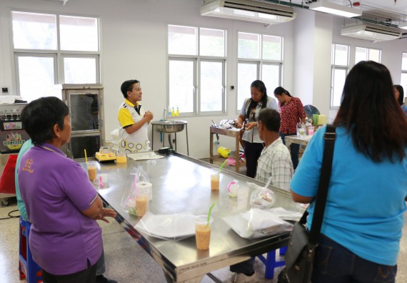ภาพกิจกรรม คณะวิทยาศาสตร์และเทคโนโลยี จัดอบรมเชิงปฏิบัติการ เรื่อง การส่งเสริมอาชีพเพื่อเพิ่มรายได้แก่ชุมชน รุ่นที่ 1