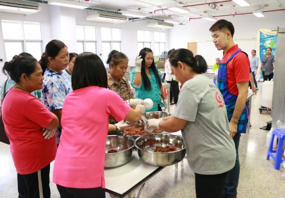 ภาพกิจกรรม คณะวิทยาศาสตร์และเทคโนโลยี จัดอบรมเชิงปฏิบัติการ เรื่อง การส่งเสริมอาชีพเพื่อเพิ่มรายได้แก่ชุมชน รุ่นที่ 1