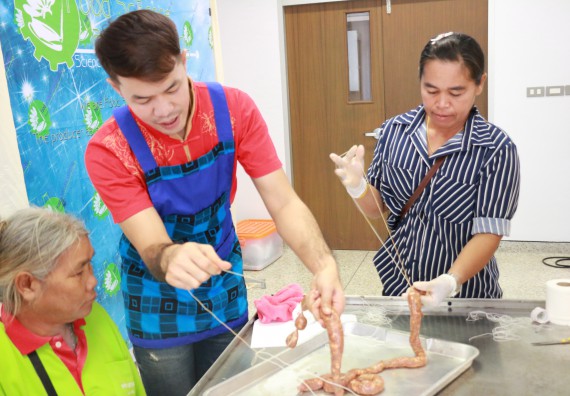 ภาพกิจกรรม คณะวิทยาศาสตร์และเทคโนโลยี จัดอบรมเชิงปฏิบัติการ เรื่อง การส่งเสริมอาชีพเพื่อเพิ่มรายได้แก่ชุมชน รุ่นที่ 1