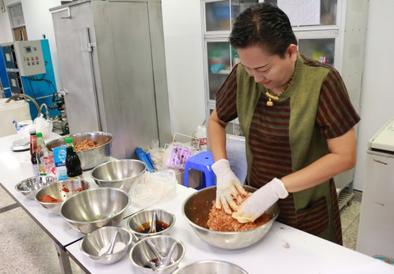 ภาพกิจกรรม คณะวิทยาศาสตร์และเทคโนโลยี จัดอบรมเชิงปฏิบัติการ เรื่อง การส่งเสริมอาชีพเพื่อเพิ่มรายได้แก่ชุมชน รุ่นที่ 1