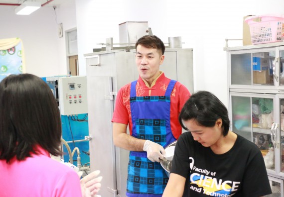 ภาพกิจกรรม คณะวิทยาศาสตร์และเทคโนโลยี จัดอบรมเชิงปฏิบัติการ เรื่อง การส่งเสริมอาชีพเพื่อเพิ่มรายได้แก่ชุมชน รุ่นที่ 1