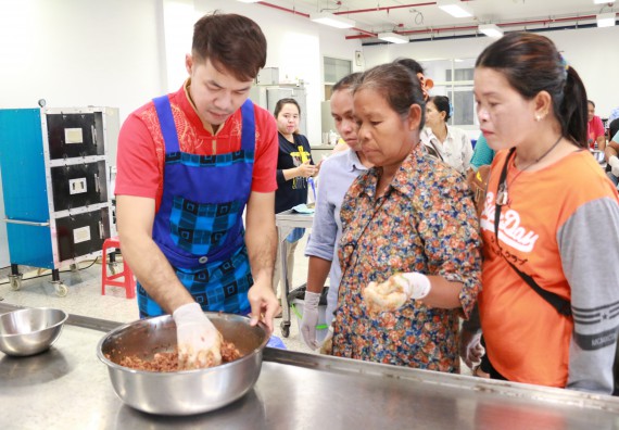 ภาพกิจกรรม คณะวิทยาศาสตร์และเทคโนโลยี จัดอบรมเชิงปฏิบัติการ เรื่อง การส่งเสริมอาชีพเพื่อเพิ่มรายได้แก่ชุมชน รุ่นที่ 1