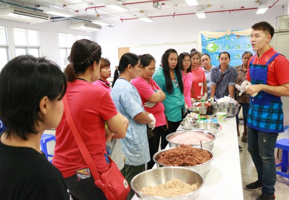 ภาพกิจกรรม คณะวิทยาศาสตร์และเทคโนโลยี จัดอบรมเชิงปฏิบัติการ เรื่อง การส่งเสริมอาชีพเพื่อเพิ่มรายได้แก่ชุมชน รุ่นที่ 1