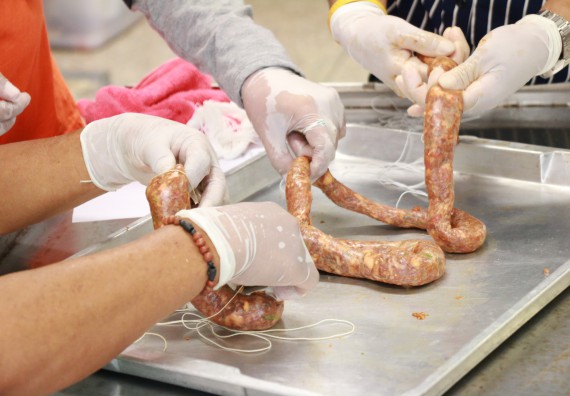 ภาพกิจกรรม คณะวิทยาศาสตร์และเทคโนโลยี จัดอบรมเชิงปฏิบัติการ เรื่อง การส่งเสริมอาชีพเพื่อเพิ่มรายได้แก่ชุมชน รุ่นที่ 1