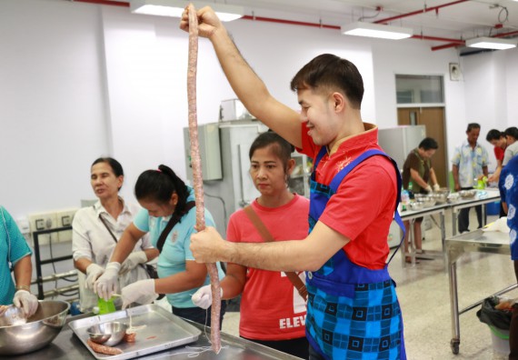 ภาพกิจกรรม คณะวิทยาศาสตร์และเทคโนโลยี จัดอบรมเชิงปฏิบัติการ เรื่อง การส่งเสริมอาชีพเพื่อเพิ่มรายได้แก่ชุมชน รุ่นที่ 1