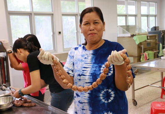 ภาพกิจกรรม คณะวิทยาศาสตร์และเทคโนโลยี จัดอบรมเชิงปฏิบัติการ เรื่อง การส่งเสริมอาชีพเพื่อเพิ่มรายได้แก่ชุมชน รุ่นที่ 1