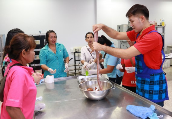 ภาพกิจกรรม คณะวิทยาศาสตร์และเทคโนโลยี จัดอบรมเชิงปฏิบัติการ เรื่อง การส่งเสริมอาชีพเพื่อเพิ่มรายได้แก่ชุมชน รุ่นที่ 1
