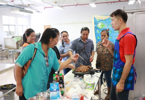 ภาพกิจกรรม คณะวิทยาศาสตร์และเทคโนโลยี จัดอบรมเชิงปฏิบัติการ เรื่อง การส่งเสริมอาชีพเพื่อเพิ่มรายได้แก่ชุมชน รุ่นที่ 1