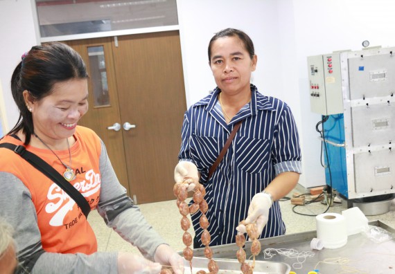 ภาพกิจกรรม คณะวิทยาศาสตร์และเทคโนโลยี จัดอบรมเชิงปฏิบัติการ เรื่อง การส่งเสริมอาชีพเพื่อเพิ่มรายได้แก่ชุมชน รุ่นที่ 1