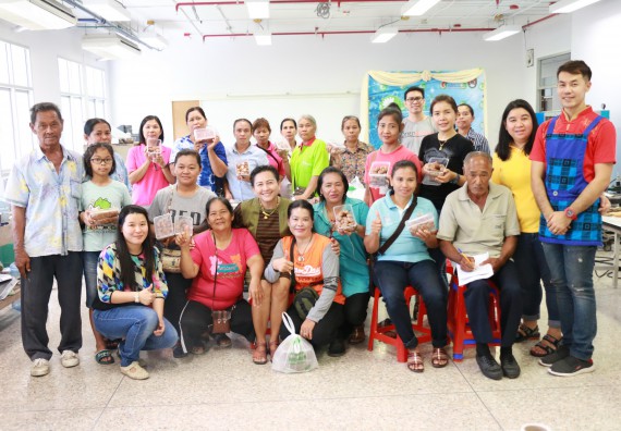 ภาพกิจกรรม คณะวิทยาศาสตร์และเทคโนโลยี จัดอบรมเชิงปฏิบัติการ เรื่อง การส่งเสริมอาชีพเพื่อเพิ่มรายได้แก่ชุมชน รุ่นที่ 1