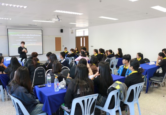 ภาพกิจกรรม โปรแกรมวิชาเคมี จัดอบรมเส้นทางอาชีพครูในอนาคต