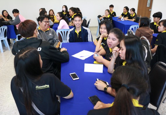 ภาพกิจกรรม โปรแกรมวิชาเคมี จัดอบรมเส้นทางอาชีพครูในอนาคต