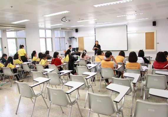 ภาพกิจกรรม คณะวิทยาศาสตร์และเทคโนโลยี จัดโครงการพัฒนาทักษะภาษาอังกฤษสำหรับนักศึกษาคณะวิทยาศาสตร์และเทคโนโลยี