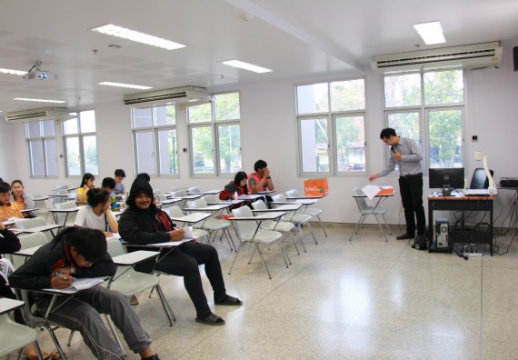 ภาพกิจกรรม คณะวิทยาศาสตร์และเทคโนโลยี จัดโครงการพัฒนาทักษะภาษาอังกฤษสำหรับนักศึกษาคณะวิทยาศาสตร์และเทคโนโลยี