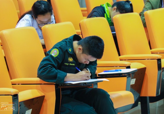 ภาพกิจกรรม นักศึกษาคณะวิทยาศาสตร์และเทคโนโลยี เข้าร่วมโครงการประกวดการเขียนเรียงความ ศาสตร์ของพระราชาช่วยพัฒนาประเทศชาติ