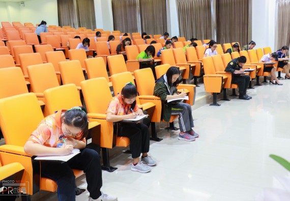 ภาพกิจกรรม นักศึกษาคณะวิทยาศาสตร์และเทคโนโลยี เข้าร่วมโครงการประกวดการเขียนเรียงความ ศาสตร์ของพระราชาช่วยพัฒนาประเทศชาติ