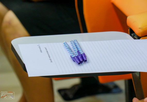 ภาพกิจกรรม นักศึกษาคณะวิทยาศาสตร์และเทคโนโลยี เข้าร่วมโครงการประกวดการเขียนเรียงความ ศาสตร์ของพระราชาช่วยพัฒนาประเทศชาติ