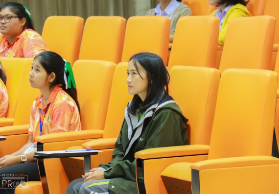 ภาพกิจกรรม นักศึกษาคณะวิทยาศาสตร์และเทคโนโลยี เข้าร่วมโครงการประกวดการเขียนเรียงความ ศาสตร์ของพระราชาช่วยพัฒนาประเทศชาติ