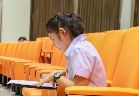 ภาพกิจกรรม นักศึกษาคณะวิทยาศาสตร์และเทคโนโลยี เข้าร่วมโครงการประกวดการเขียนเรียงความ ศาสตร์ของพระราชาช่วยพัฒนาประเทศชาติ