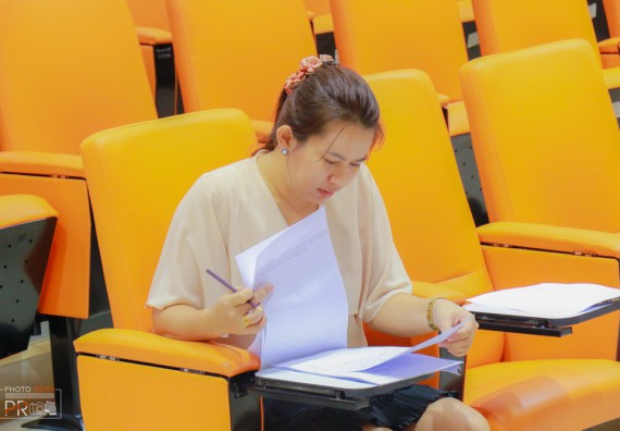 ภาพกิจกรรม นักศึกษาคณะวิทยาศาสตร์และเทคโนโลยี เข้าร่วมโครงการประกวดการเขียนเรียงความ ศาสตร์ของพระราชาช่วยพัฒนาประเทศชาติ