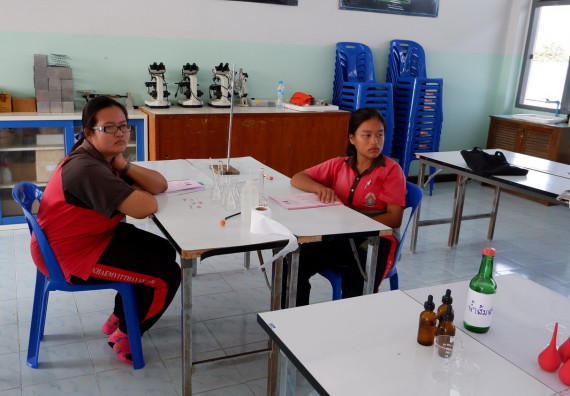 ภาพกิจกรรม โปรแกรมวิชาเคมี จัดอบรมเชิงปฏิบัติการการทำโครงงานทางเคมีโรงเรียนวังแขมวิทยาคม