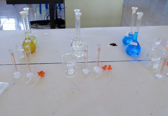 ภาพกิจกรรม โปรแกรมวิชาเคมี จัดอบรมเชิงปฏิบัติการการทำโครงงานทางเคมีโรงเรียนวังแขมวิทยาคม