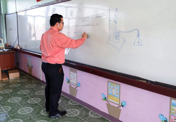 ภาพกิจกรรม โปรแกรมวิชาเคมี จัดอบรมเชิงปฏิบัติการการทำโครงงานทางเคมีโรงเรียนวังแขมวิทยาคม