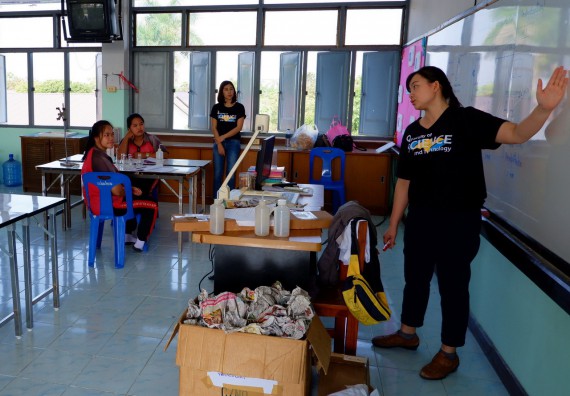 ภาพกิจกรรม โปรแกรมวิชาเคมี จัดอบรมเชิงปฏิบัติการการทำโครงงานทางเคมีโรงเรียนวังแขมวิทยาคม