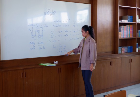 ภาพกิจกรรม โปรแกรมวิชาเคมี จัดอบรมเชิงปฏิบัติการการทำโครงงานทางเคมีโรงเรียนวังแขมวิทยาคม