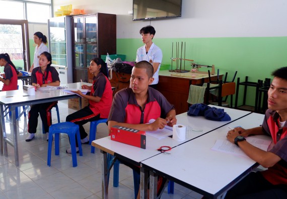 ภาพกิจกรรม โปรแกรมวิชาเคมี จัดอบรมเชิงปฏิบัติการการทำโครงงานทางเคมีโรงเรียนวังแขมวิทยาคม