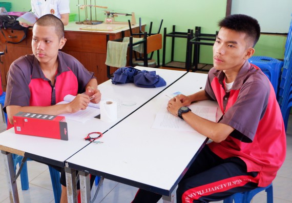 ภาพกิจกรรม โปรแกรมวิชาเคมี จัดอบรมเชิงปฏิบัติการการทำโครงงานทางเคมีโรงเรียนวังแขมวิทยาคม