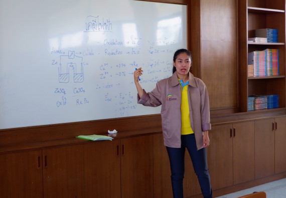 ภาพกิจกรรม โปรแกรมวิชาเคมี จัดอบรมเชิงปฏิบัติการการทำโครงงานทางเคมีโรงเรียนวังแขมวิทยาคม