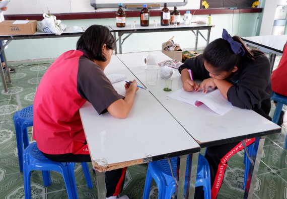 ภาพกิจกรรม โปรแกรมวิชาเคมี จัดอบรมเชิงปฏิบัติการการทำโครงงานทางเคมีโรงเรียนวังแขมวิทยาคม