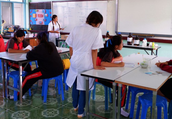 ภาพกิจกรรม โปรแกรมวิชาเคมี จัดอบรมเชิงปฏิบัติการการทำโครงงานทางเคมีโรงเรียนวังแขมวิทยาคม