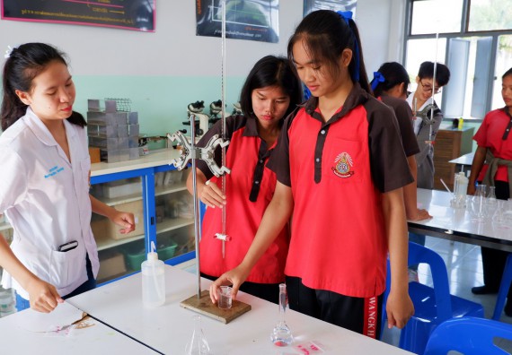 ภาพกิจกรรม โปรแกรมวิชาเคมี จัดอบรมเชิงปฏิบัติการการทำโครงงานทางเคมีโรงเรียนวังแขมวิทยาคม