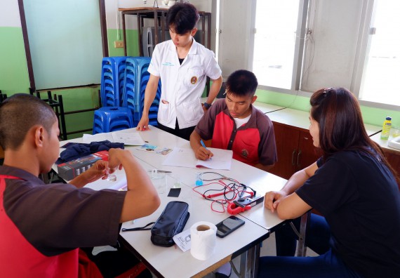 ภาพกิจกรรม โปรแกรมวิชาเคมี จัดอบรมเชิงปฏิบัติการการทำโครงงานทางเคมีโรงเรียนวังแขมวิทยาคม