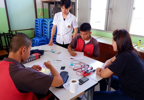 ภาพกิจกรรม โปรแกรมวิชาเคมี จัดอบรมเชิงปฏิบัติการการทำโครงงานทางเคมีโรงเรียนวังแขมวิทยาคม