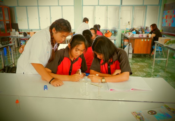 ภาพกิจกรรม โปรแกรมวิชาเคมี จัดอบรมเชิงปฏิบัติการการทำโครงงานทางเคมีโรงเรียนวังแขมวิทยาคม