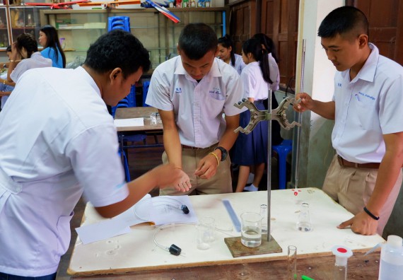 ภาพกิจกรรม โปรแกรมวิชาเคมี จัดอบรมเชิงปฏิบัติการการทำโครงงานทางเคมีโรงเรียนพรานกระต่ายพิทยาคม