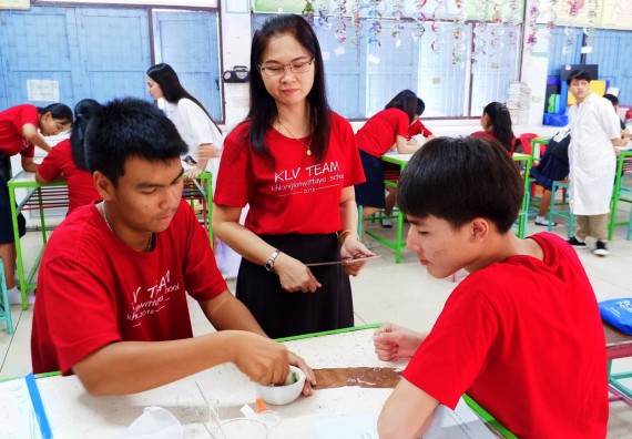 ภาพกิจกรรม โปรแกรมวิชาเคมี จัดอบรมเชิงปฏิบัติการการทำโครงงานทางเคมี