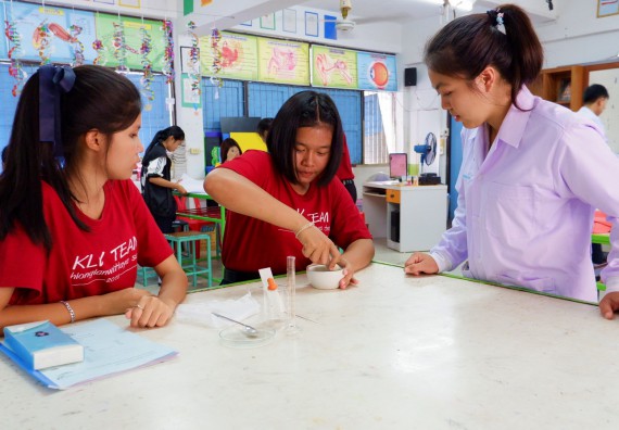 ภาพกิจกรรม โปรแกรมวิชาเคมี จัดอบรมเชิงปฏิบัติการการทำโครงงานทางเคมี