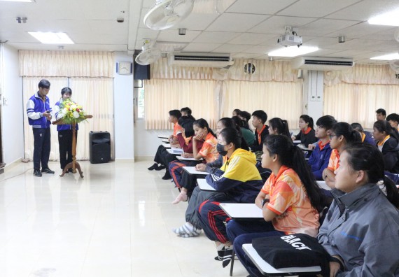 ภาพกิจกรรม โปรแกรมวิชาคณิตศาสตร์ จัดอบรมเชิงวิชาการ การเสวนา ทิศทาง เป้าหมาย อาชีพ นักวิจัยด้านคณิตศาสตร์พื้นฐาน