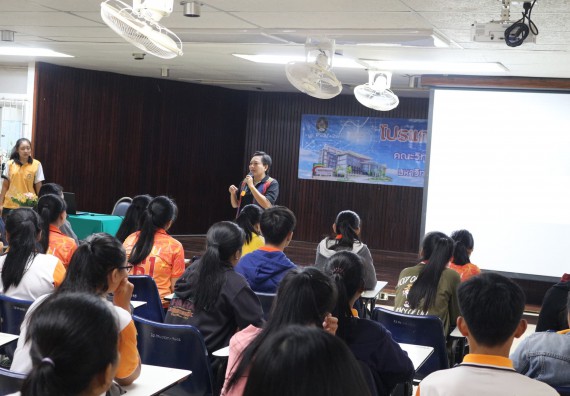 ภาพกิจกรรม โปรแกรมวิชาคณิตศาสตร์ จัดอบรมเชิงวิชาการ การเสวนา ทิศทาง เป้าหมาย อาชีพ นักวิจัยด้านคณิตศาสตร์พื้นฐาน