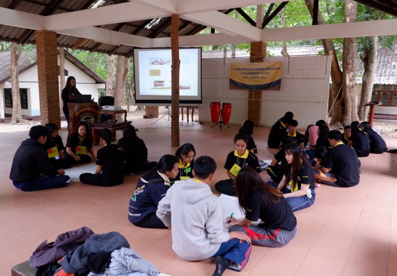 ภาพกิจกรรม โปรแกรมวิชาเคมี จัดกิจกรรมพัฒนาจิตวิญญาณความเป็นครูสู่การเป็นครูมืออาชีพ