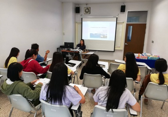 ภาพกิจกรรม โปรแกรมวิชาวิทยาศาสตร์และเทคโนโลยีการอาหาร จัดอบรมเชิงปฏิบัติการ เรื่อง การขอเลขสารรบอาหารและจัดทำฉลาก