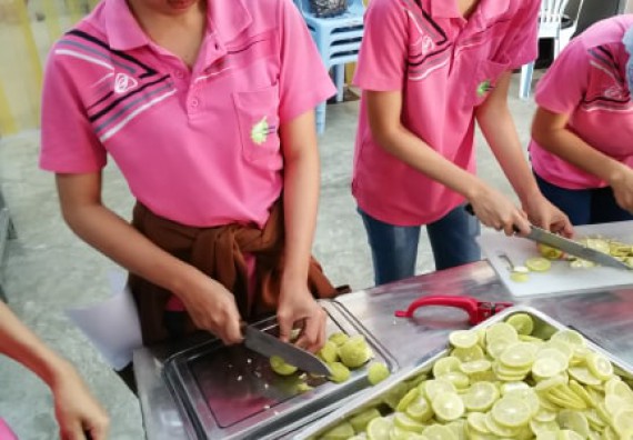 ภาพกิจกรรม โปรแกรมวิชาวิทยาศาสตร์และเทคโนโลยีการอาหาร จัดอบรมเชิงปฏิบัติการ เรื่อง การพัฒนาผลิตภัณฑ์จากข้าวและมะนาว