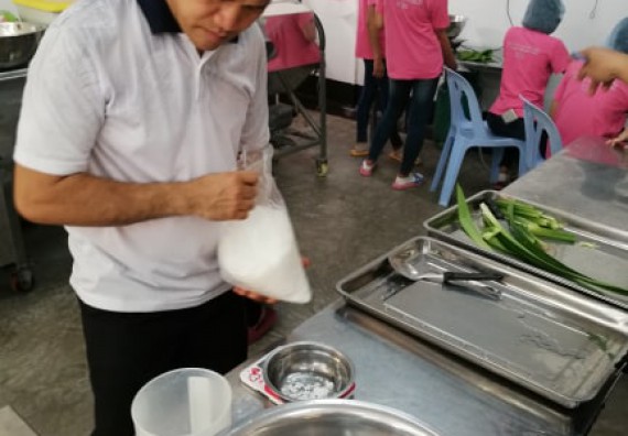 ภาพกิจกรรม โปรแกรมวิชาวิทยาศาสตร์และเทคโนโลยีการอาหาร จัดอบรมเชิงปฏิบัติการ เรื่อง การพัฒนาผลิตภัณฑ์จากข้าวและมะนาว