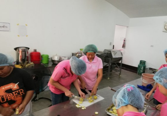 ภาพกิจกรรม โปรแกรมวิชาวิทยาศาสตร์และเทคโนโลยีการอาหาร จัดอบรมเชิงปฏิบัติการ เรื่อง การพัฒนาผลิตภัณฑ์จากข้าวและมะนาว