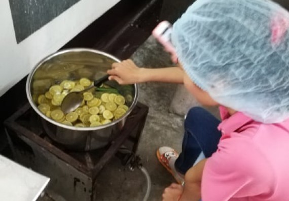 ภาพกิจกรรม โปรแกรมวิชาวิทยาศาสตร์และเทคโนโลยีการอาหาร จัดอบรมเชิงปฏิบัติการ เรื่อง การพัฒนาผลิตภัณฑ์จากข้าวและมะนาว